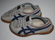 Onitsuka tiger tug of on sale war